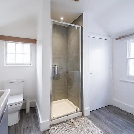 Bright, Spacious & Large Wimbledon Flat London Exterior photo