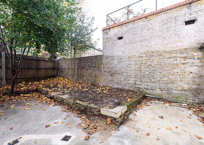 Bright, Spacious & Large Wimbledon Flat